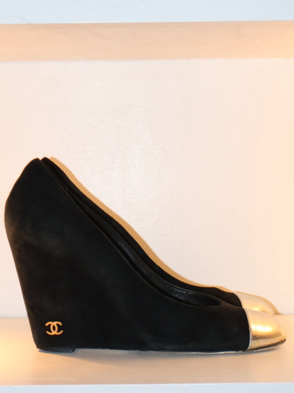 Chanel Interlocking CC Logo Suede Pumps